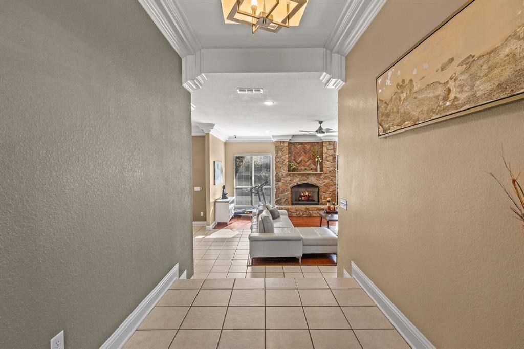 2301 S Williams Avenue, Mount Pleasant, TX 75455