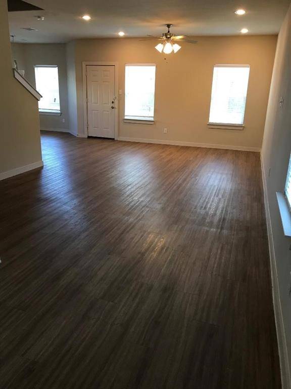 3542 Apple Valley Way, Dallas, TX 75227