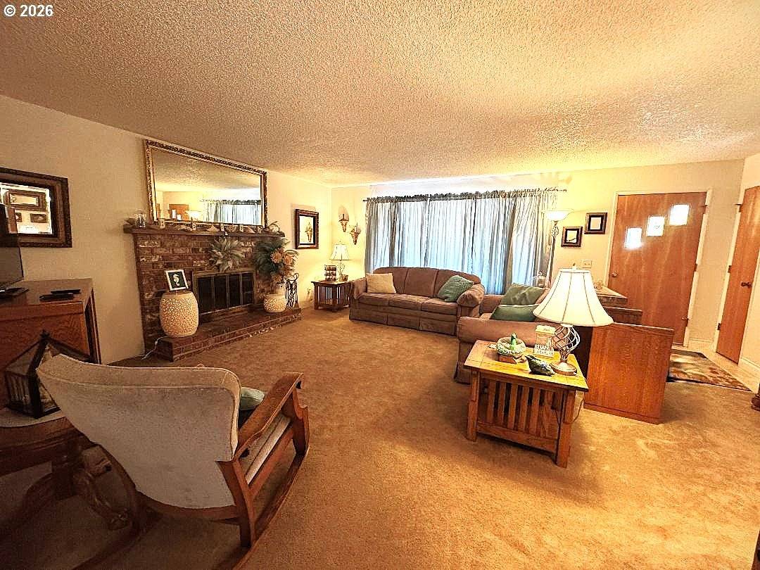 166 PEACOCK LN, Myrtle Creek, OR 97457