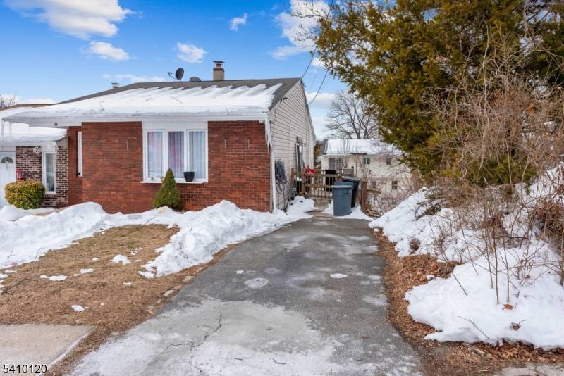 13 James St, Dover Town, NJ 07801