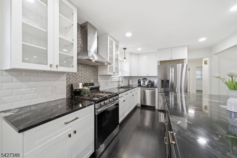 22 Macedulski Ter, South Amboy City, NJ 08879