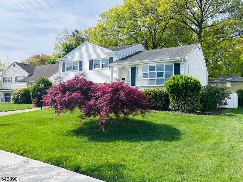 43 Bender Dr, Clifton City, NJ 07013