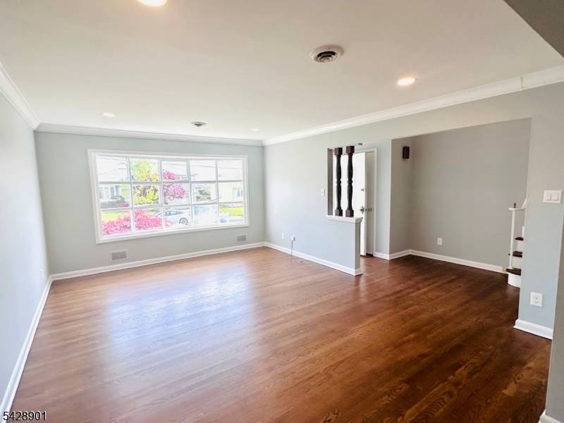 43 Bender Dr, Clifton City, NJ 07013