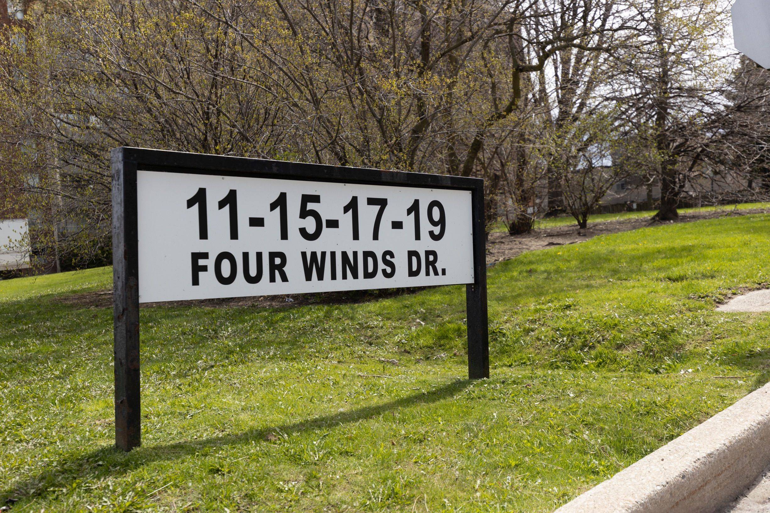 19 Four Winds DR #1103, Toronto W05, ON M3J 2S9