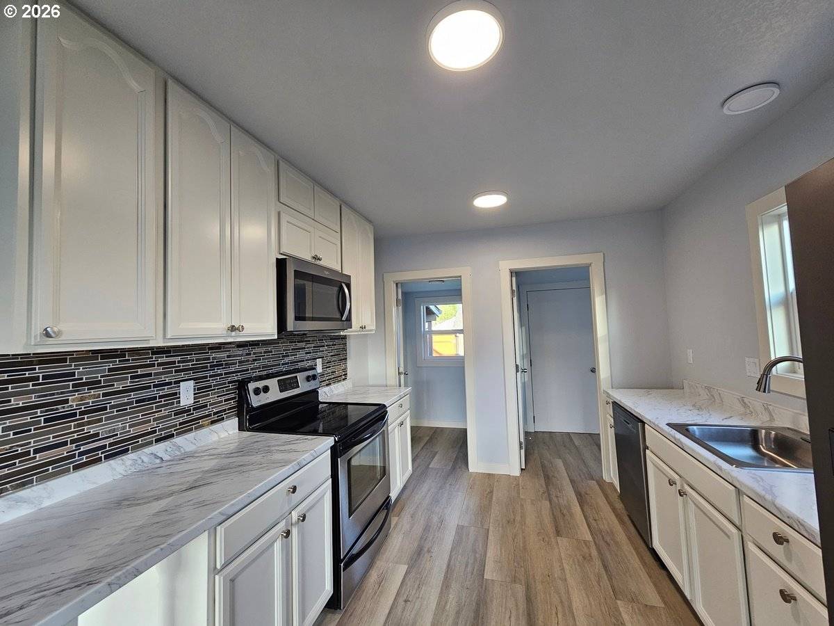 340 17TH AVE, Longview, WA 98632