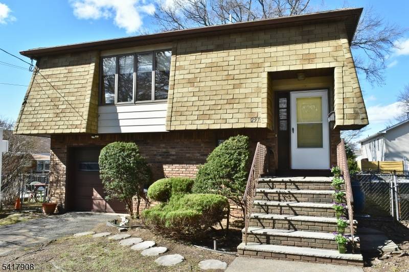 297 Fencsak Ave, Elmwood Park Boro, NJ 07407