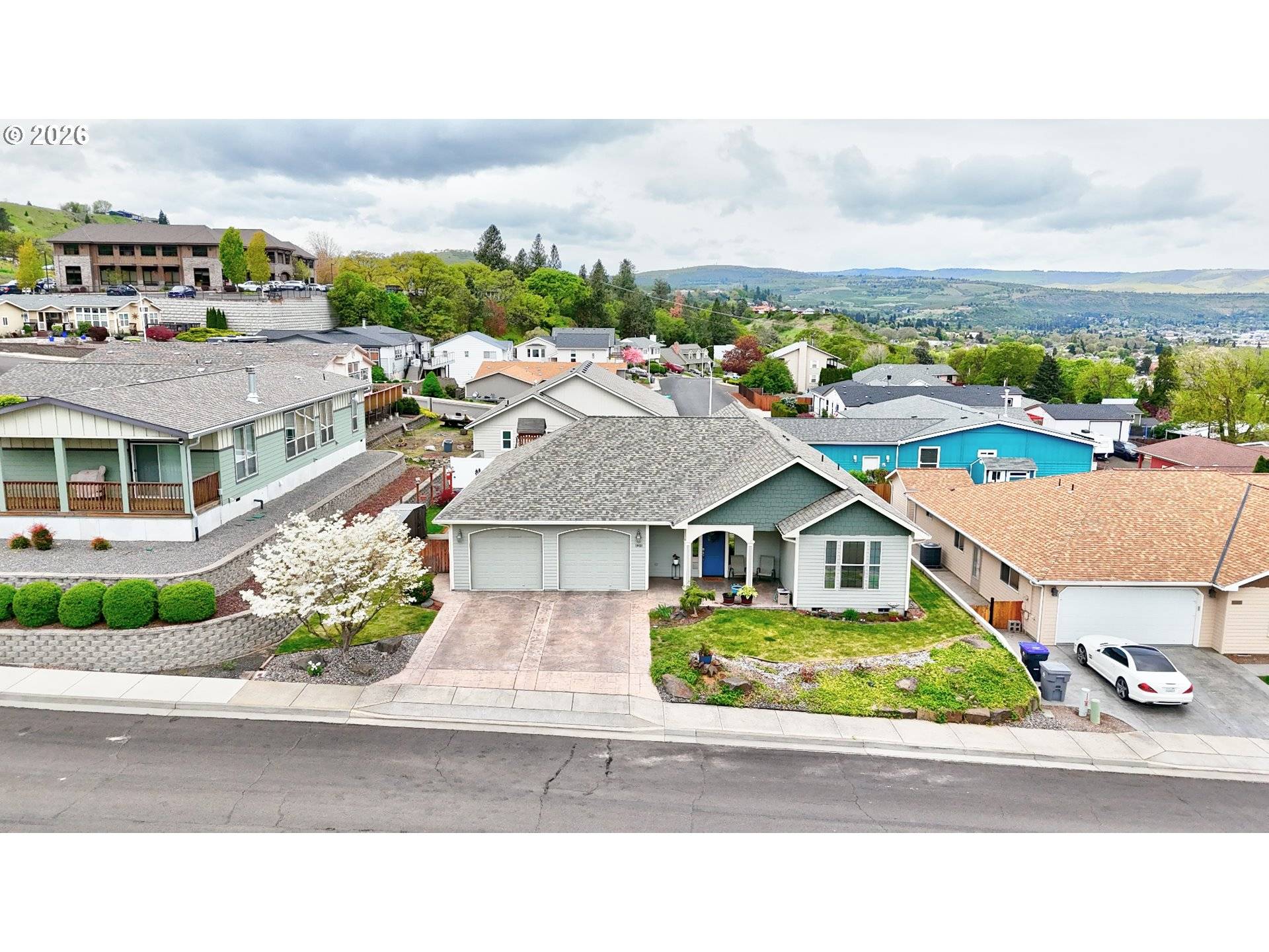 1901 GOLDEN WAY, The Dalles, OR 97058