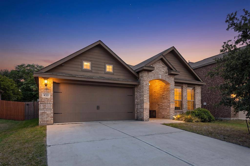 433 Cross Ridge Circle N, Fort Worth, TX 76120