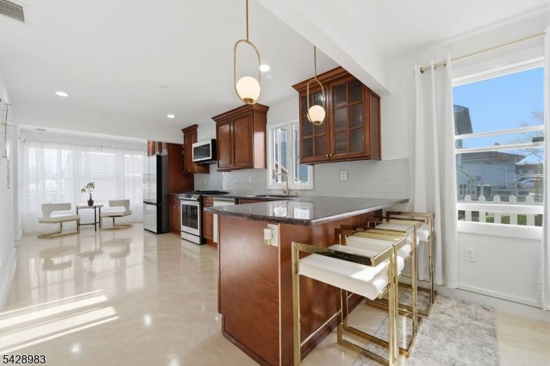 10 Minturn Rd, Toms River Township, NJ 08753