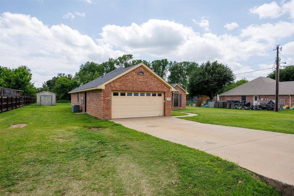 704 Janis Street, Granbury, TX 76049