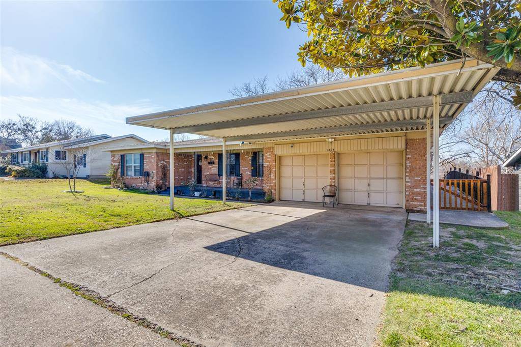 1304 S Hatcher Street, Decatur, TX 76234