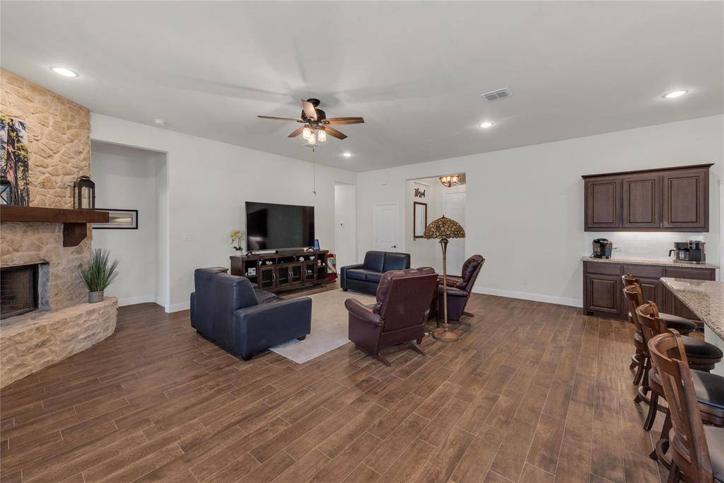 3706 Iron Horse Pass, Krum, TX 76249