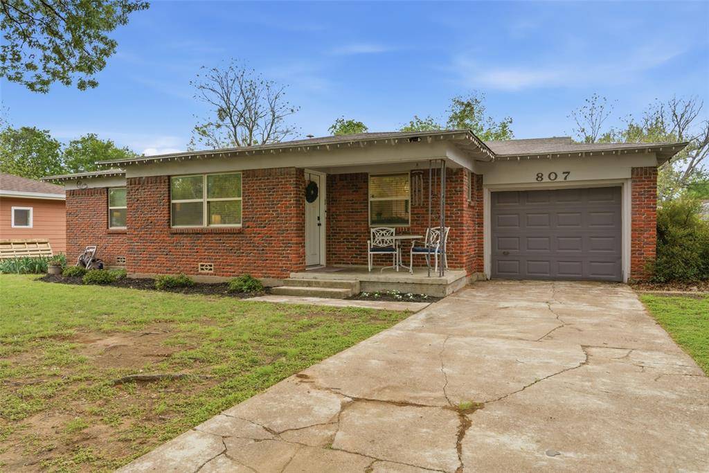 807 Elizabeth Boulevard, Granbury, TX 76048