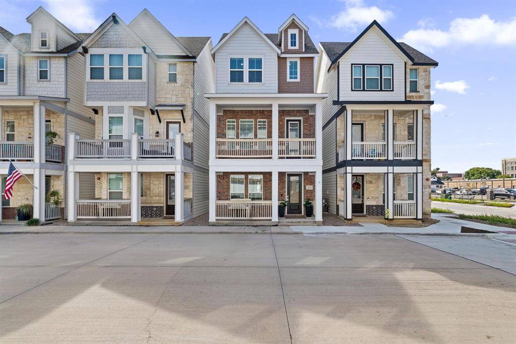 203 S Village Way, Lewisville, TX 75057
