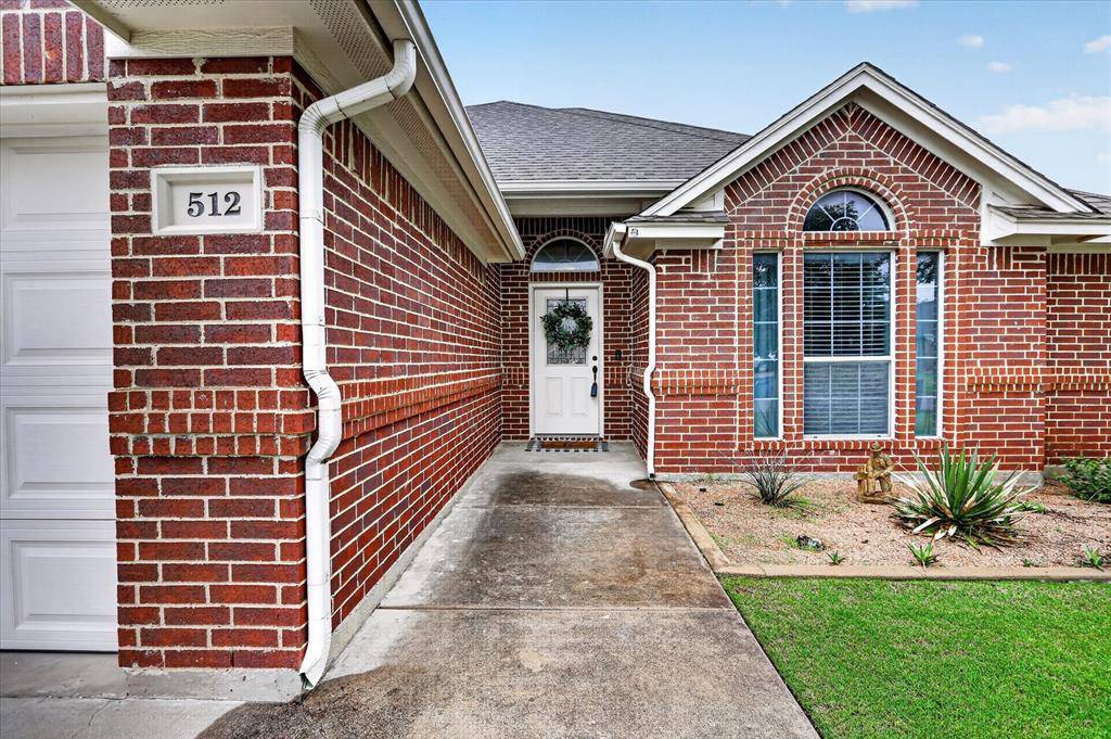 512 Westgate Drive, Aledo, TX 76008