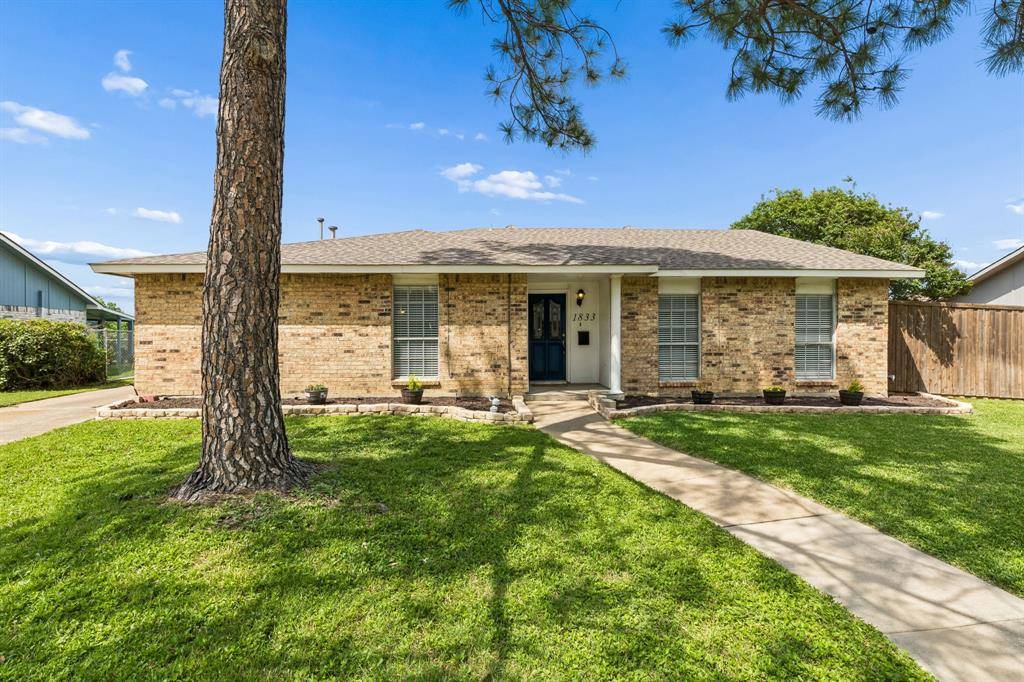 1833 Woodbury, Carrollton, TX 75007