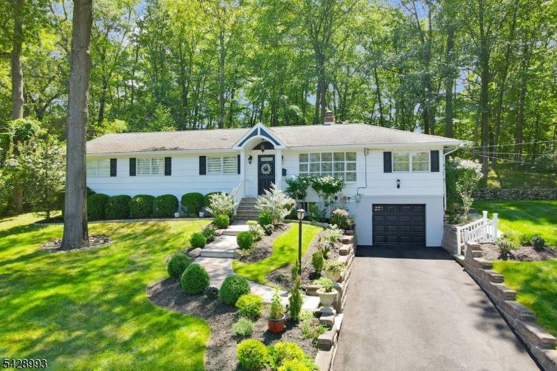 151 Page Dr, Oakland Boro, NJ 07436