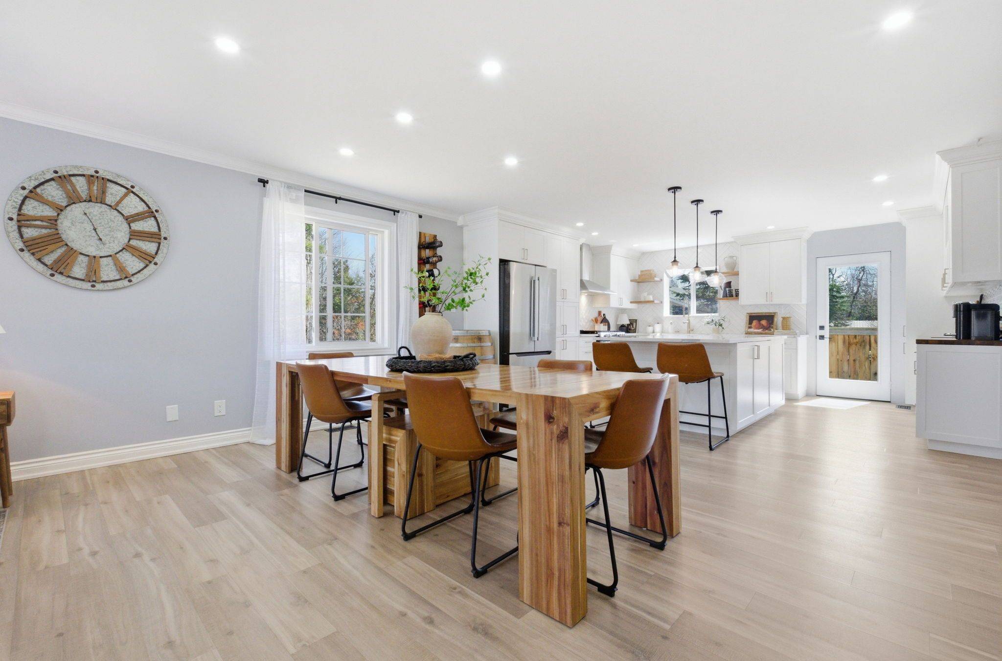 8 Beaverdale CRES, Georgina, ON L0E 1N0