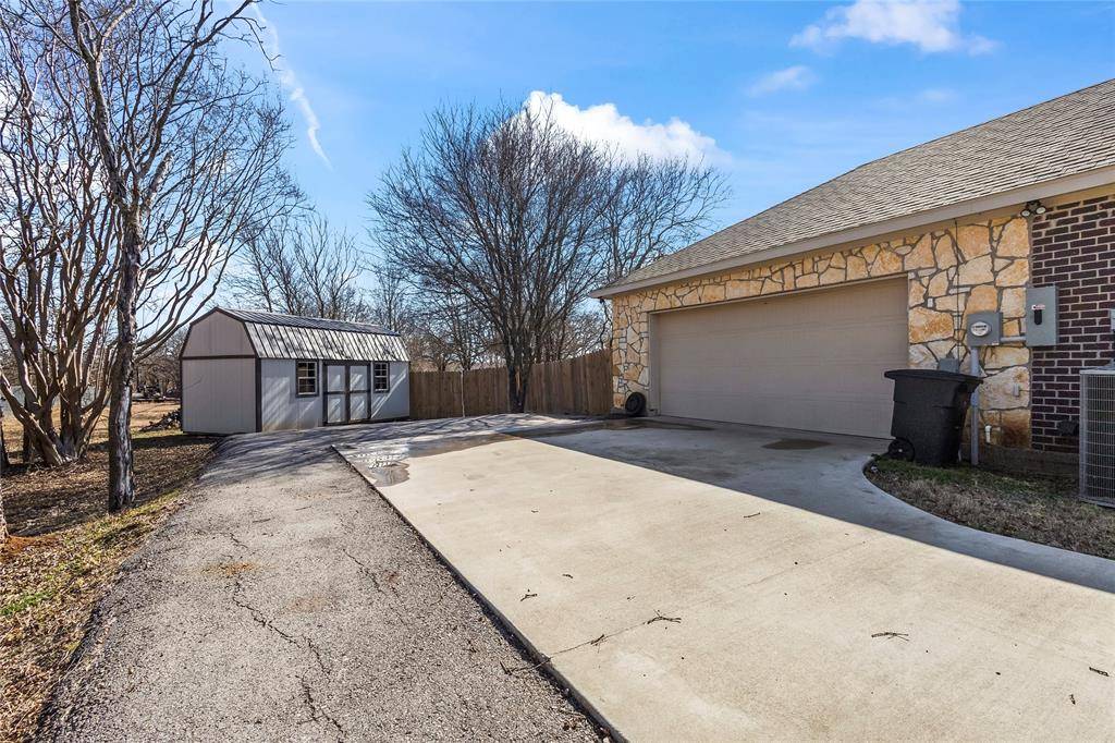 8045 County Road 1200, Grandview, TX 76050