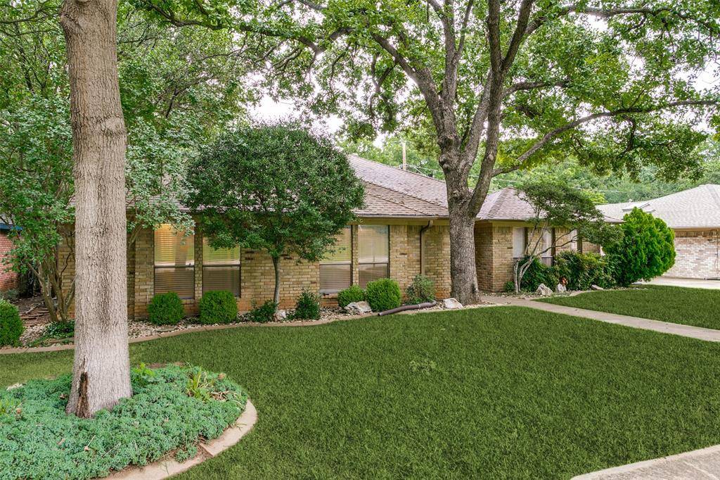 2818 N Creekwood Drive, Grapevine, TX 76051