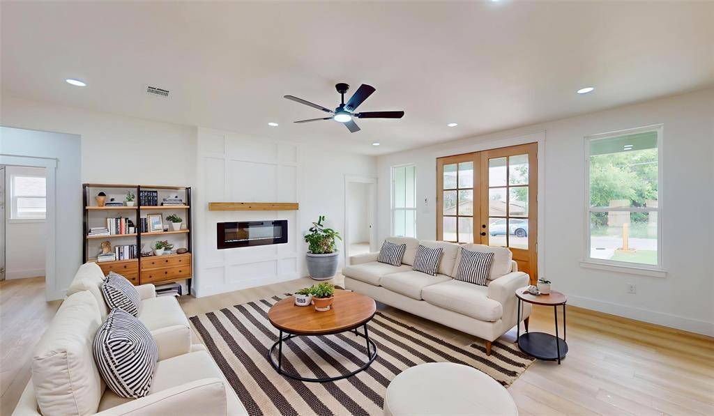 911 Van Winkle Street, Weatherford, TX 76086