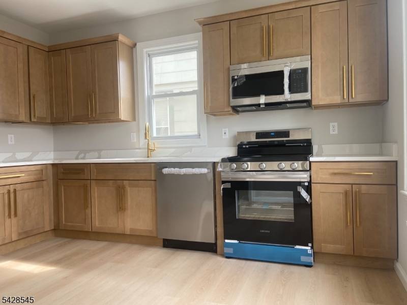944 Madison Ave, Elizabeth City, NJ 07201