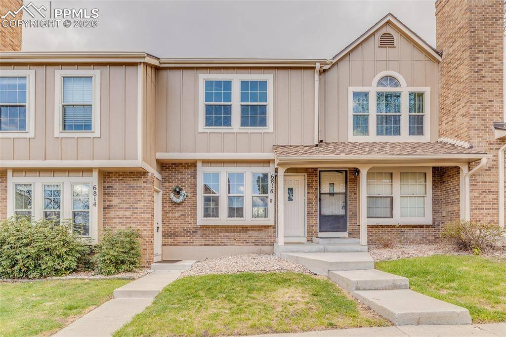 6816 Ravencrest DR, Colorado Springs, CO 80919