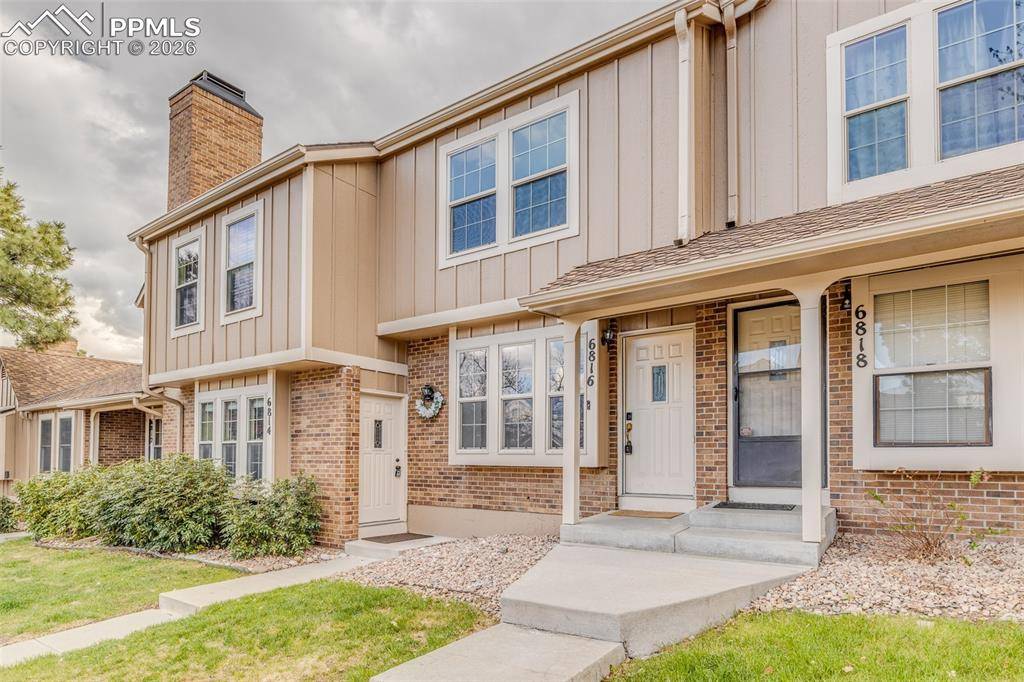 6816 Ravencrest DR, Colorado Springs, CO 80919