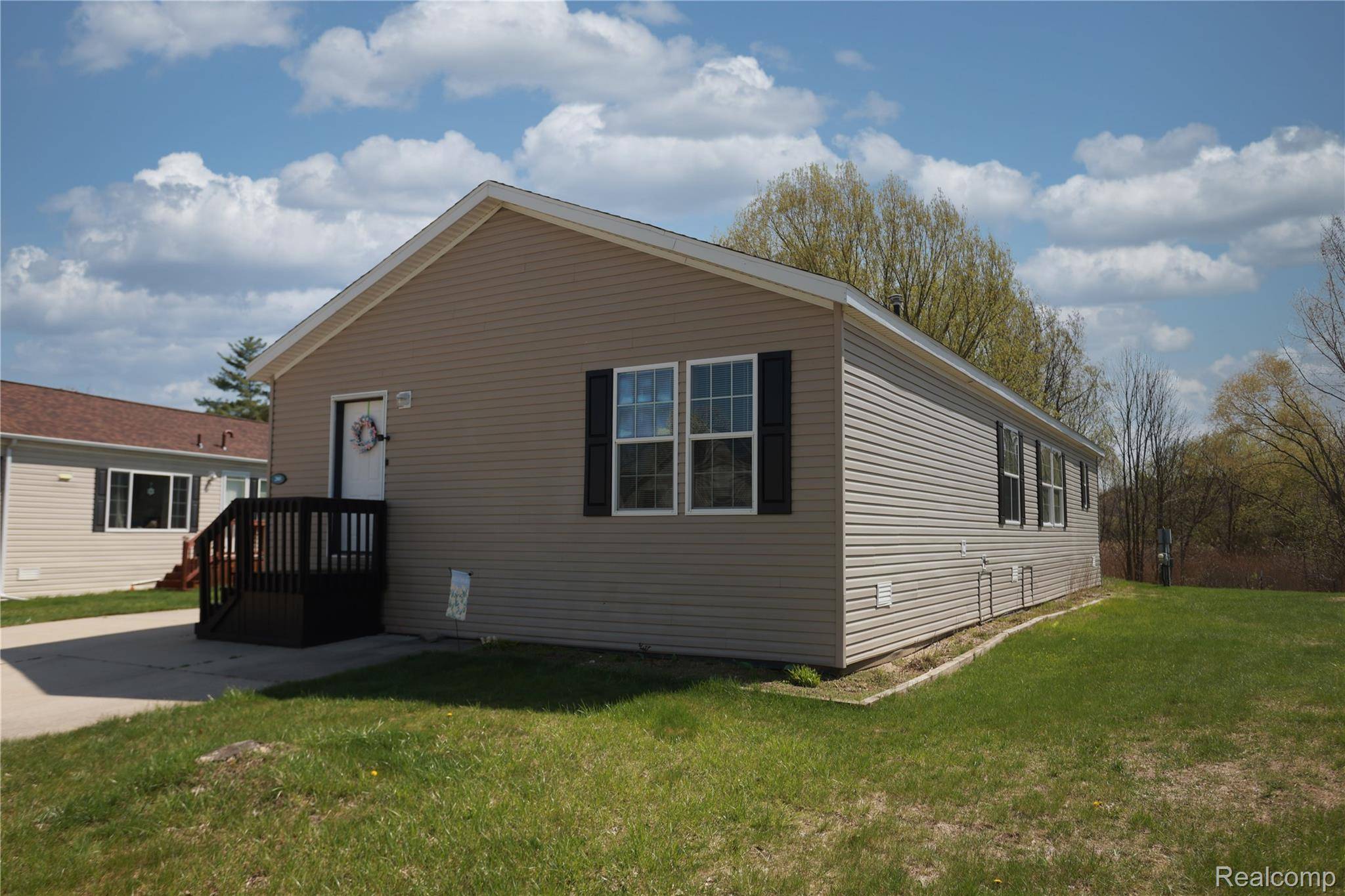 280 Pompano CT, Lapeertownship_lapeer, MI 48446