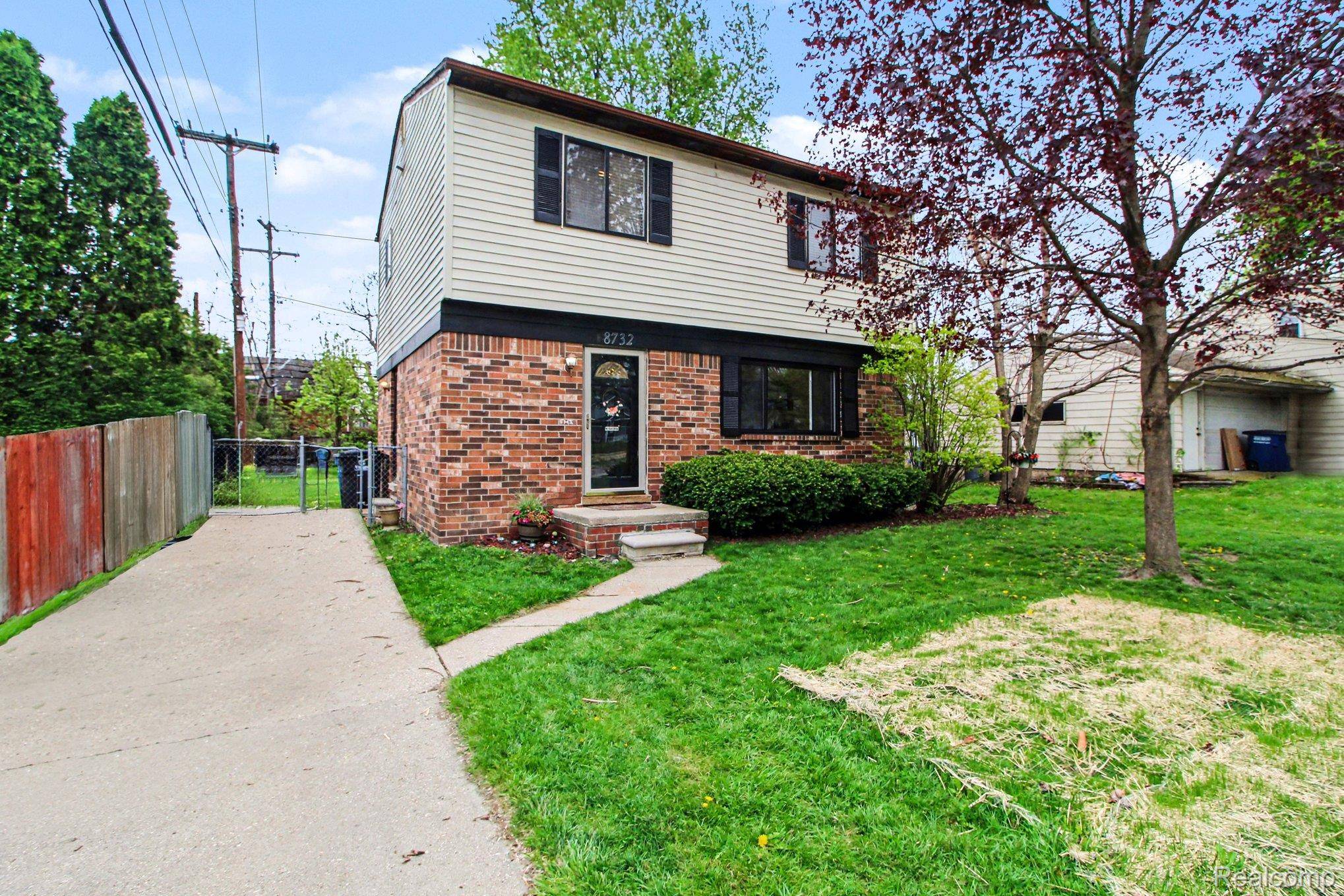 8732 Fremont ST, Westland, MI 48185