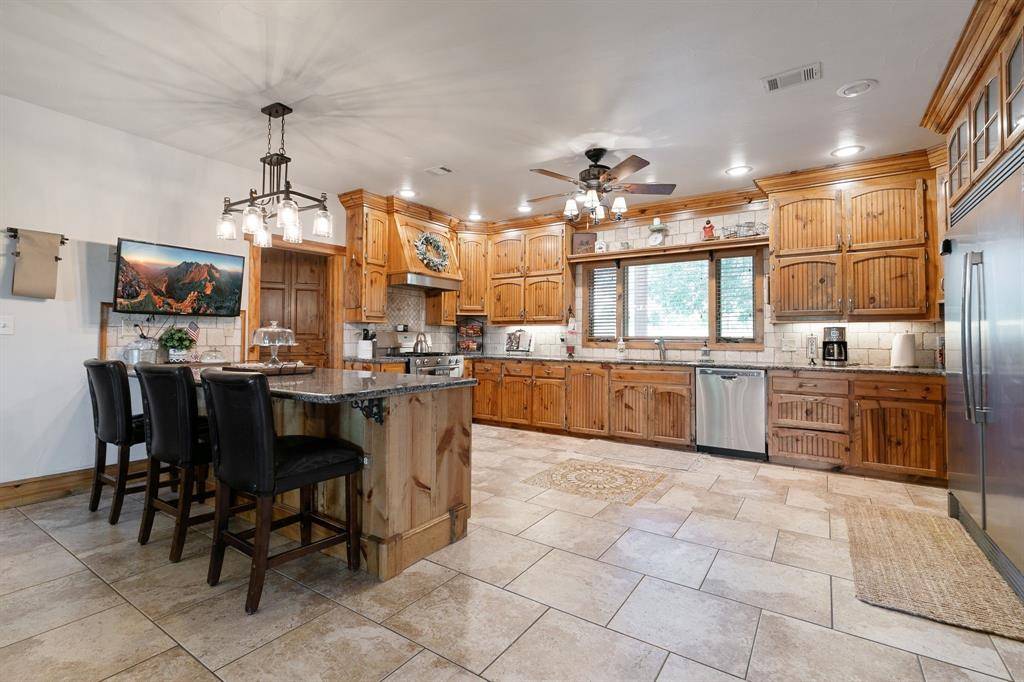 132 Southside Drive, Gainesville, TX 76240