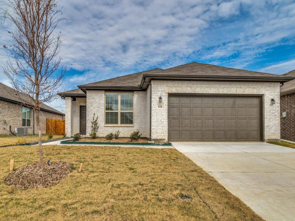 920 Ravenwood Lane, Van Alstyne, TX 75495