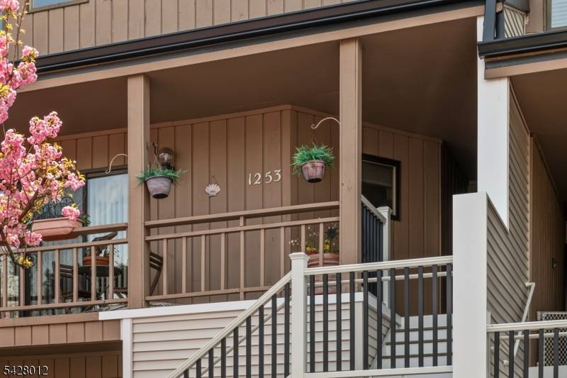1253 Stephanie Dr, North Caldwell Boro, NJ 07006