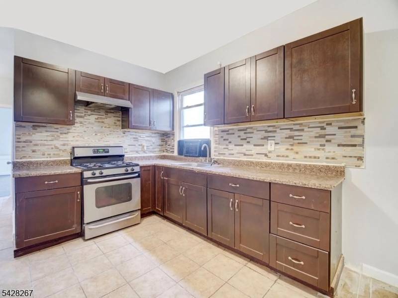 49-51 Parkview Ter, Newark City, NJ 07112