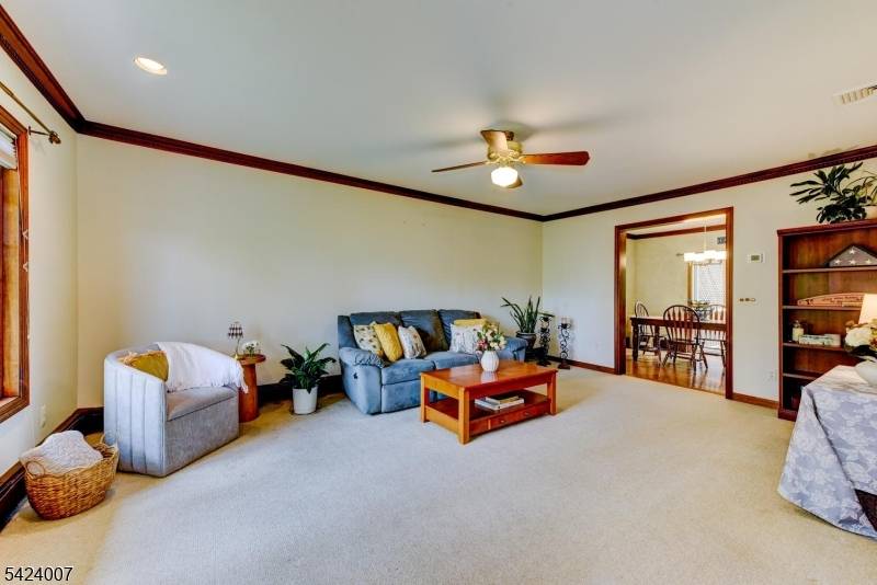 15 Shaffer St, Branchburg Twp., NJ 08876