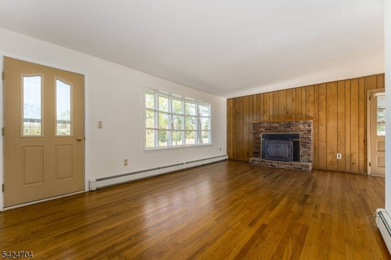123 Lilac Dr, Clinton Twp., NJ 08801