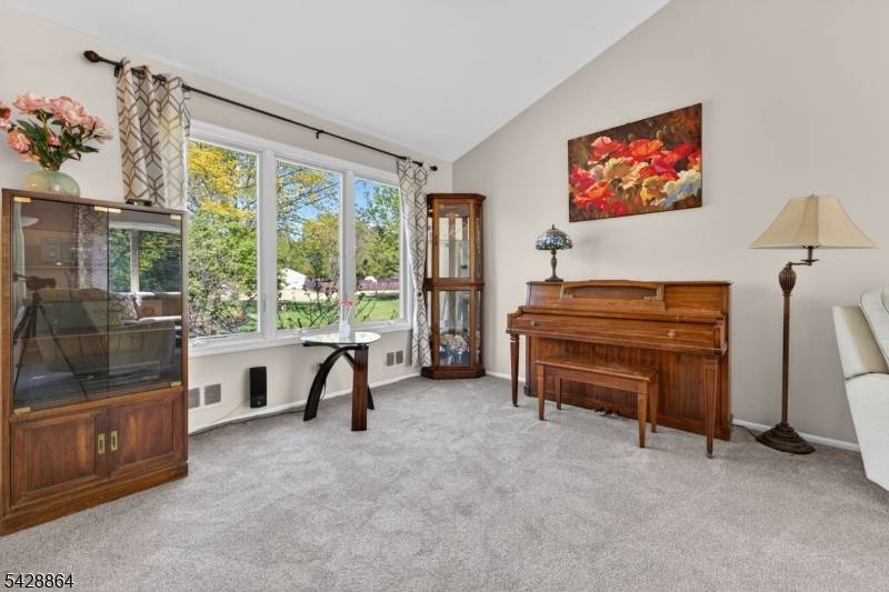 17 Lynn Ct, Hillsborough Twp., NJ 08844