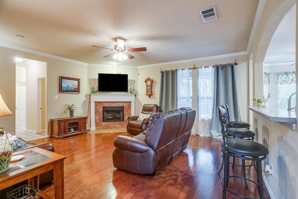 2952 Masters Court S, Burleson, TX 76028