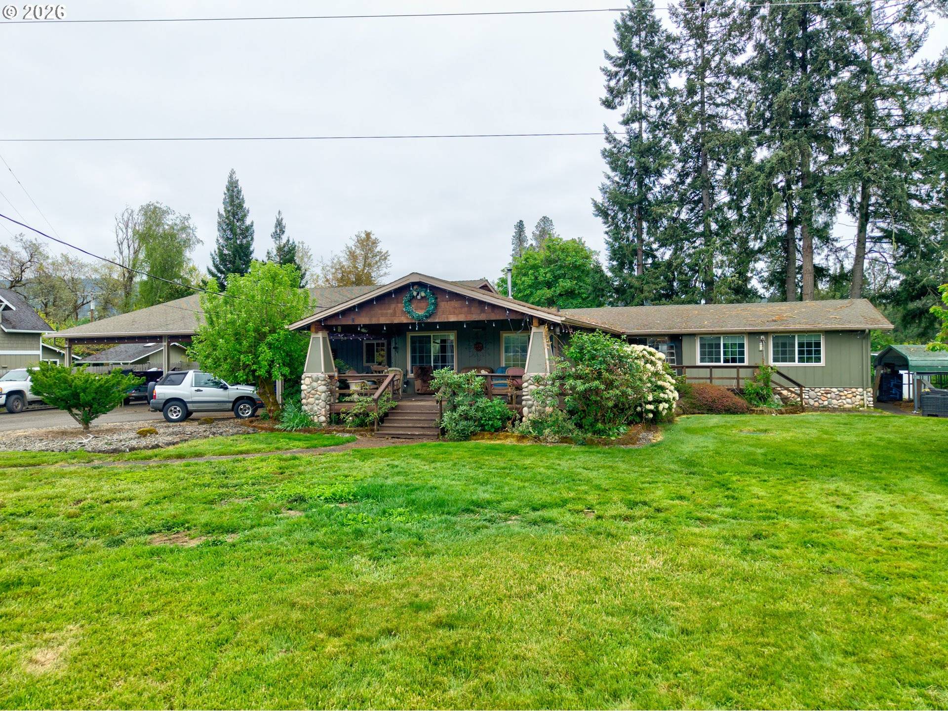 562 HUNTLEY CREEK LN, Roseburg, OR 97470
