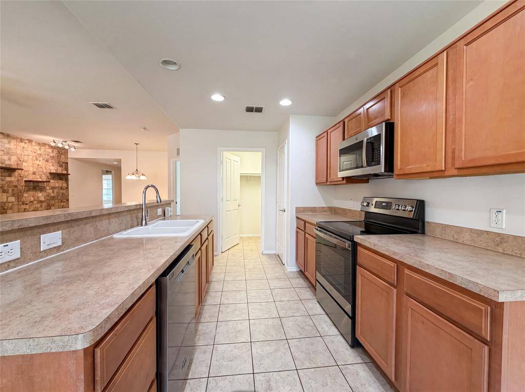 903 Mazatlan Court, Arlington, TX 76002