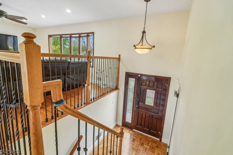 2 Marc Ct, Edison Twp., NJ 08820