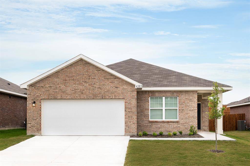 8340 Sniptoe Drive, Fort Worth, TX 76179