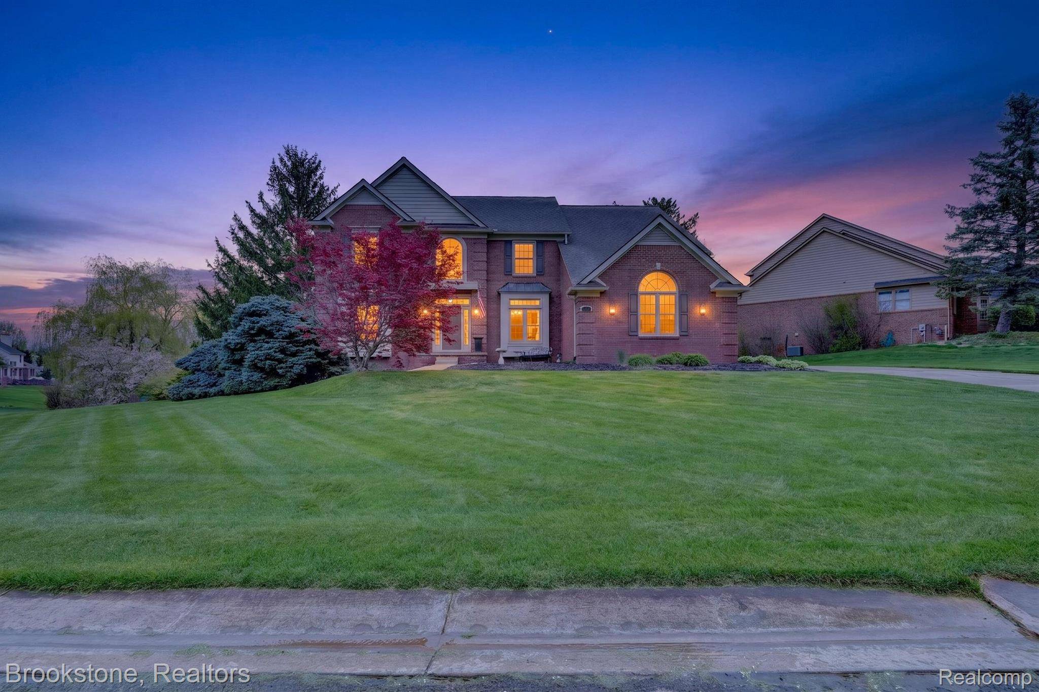 4054 Calumet DR W, Oakland Charter Township, MI 48306