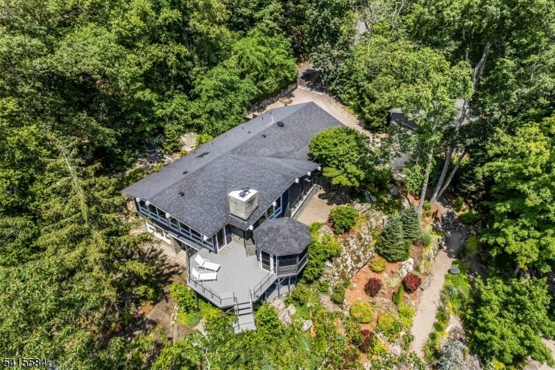 29 Air Castle Isle, Hopatcong Boro, NJ 07821