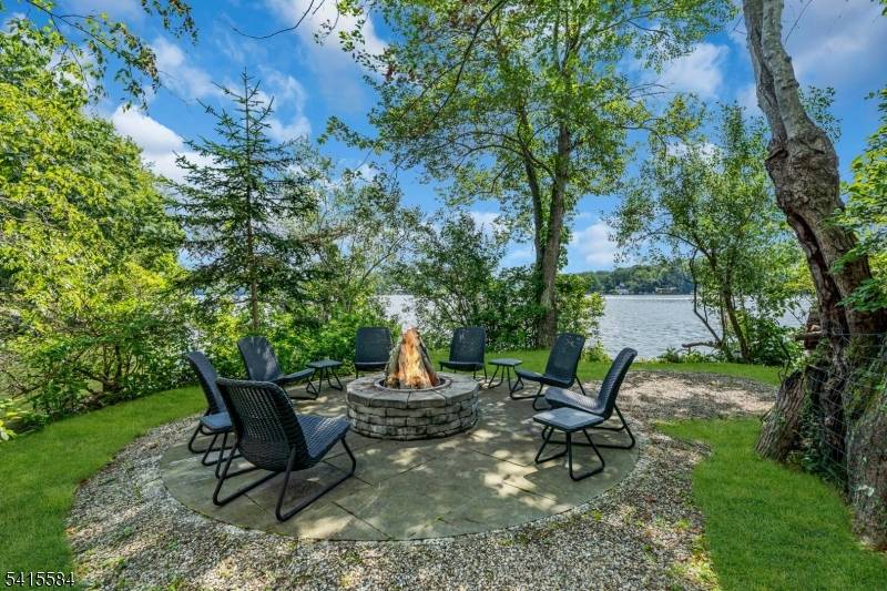 29 Air Castle Isle, Hopatcong Boro, NJ 07821
