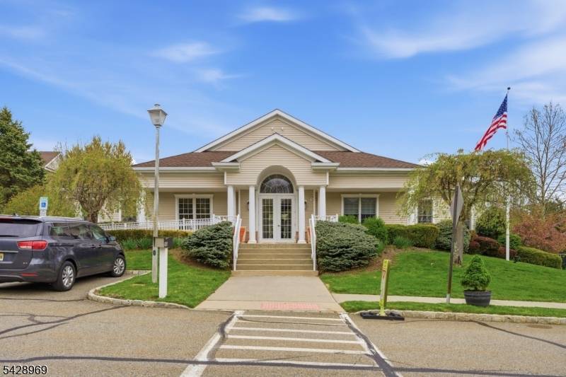 79 Ridgeview Ln, Mount Arlington Boro, NJ 07856