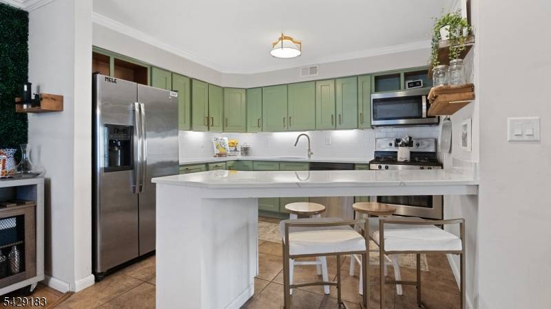 42 Triumph Ct A #A, East Rutherford Boro, NJ 07073