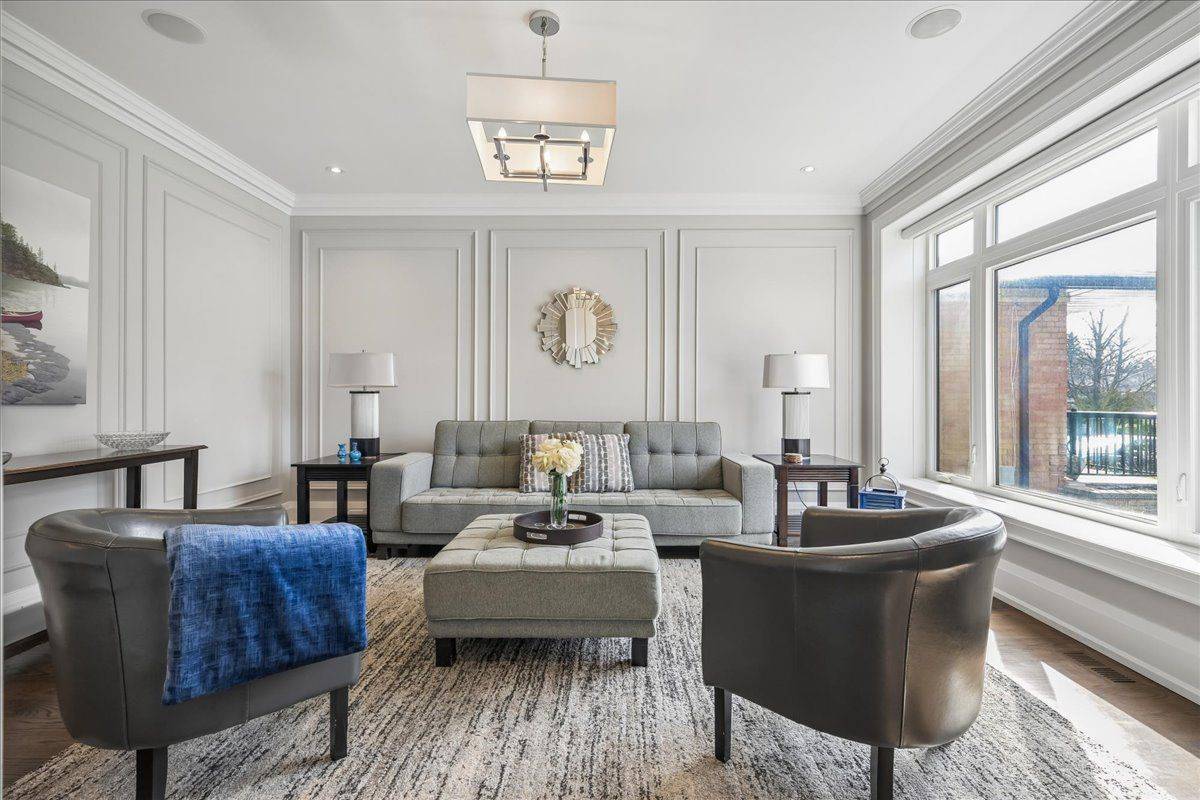 20 Ealing DR, Toronto C12, ON M2L 2R5