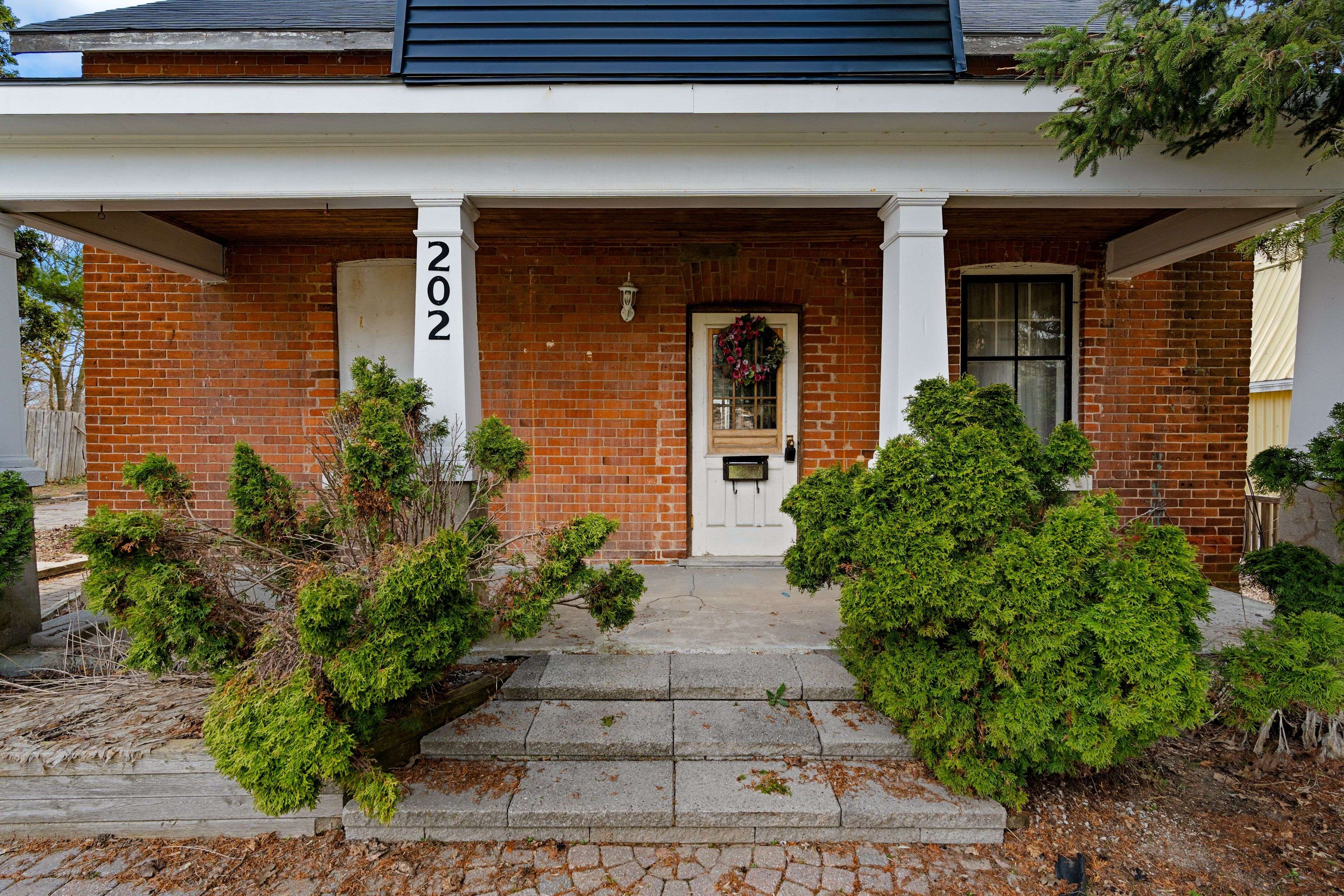 202 Bradford ST, Barrie, ON L4N 3B6