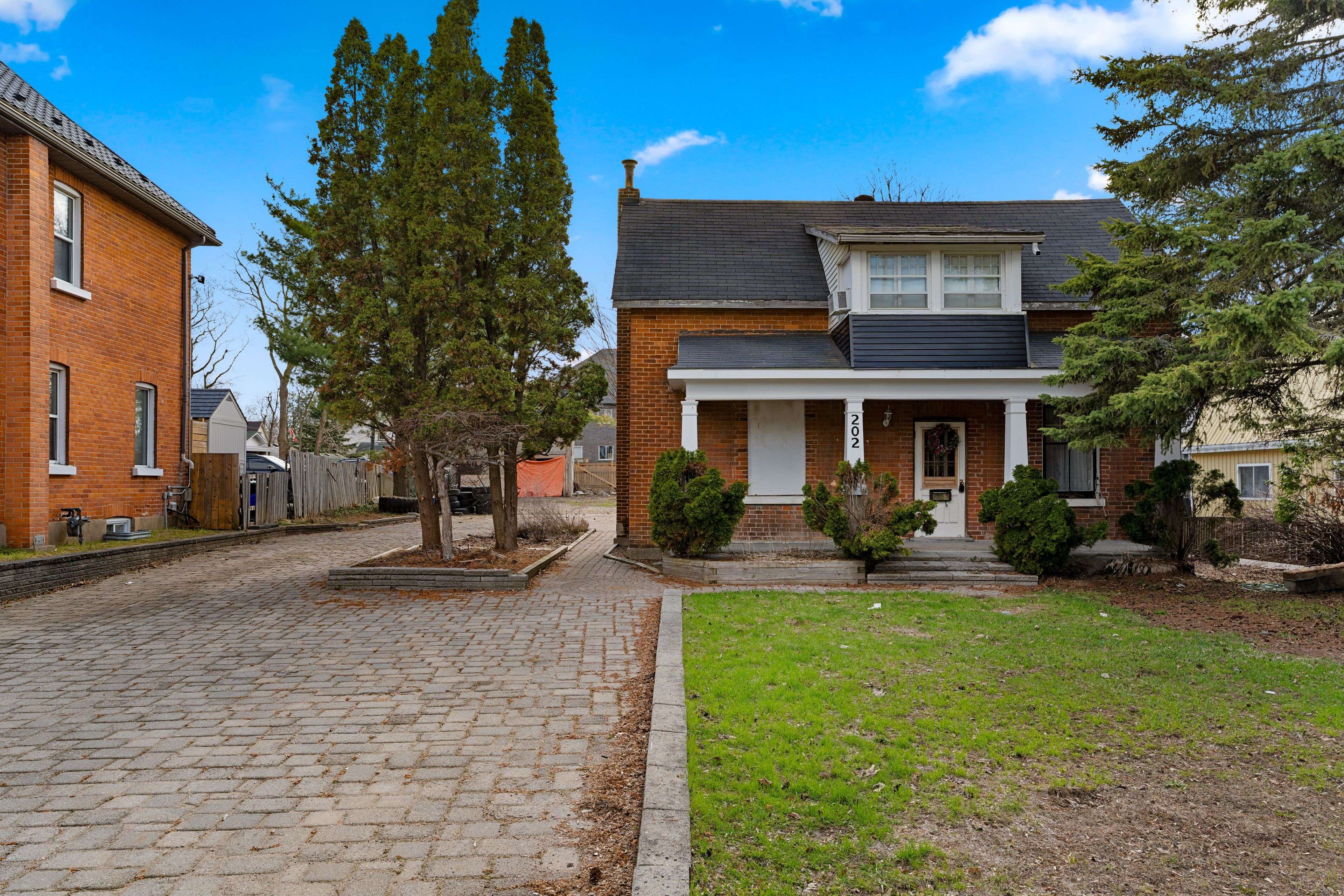 202 Bradford ST, Barrie, ON L4N 3B6